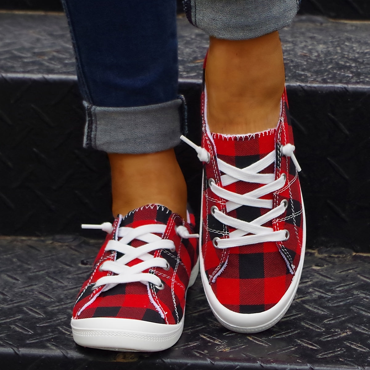 Women's Christmas New Red And Black Plaid Flat-soled Outdoor Skateboard Shoes, Lightweight Non-slip Comfortable Soft-soled Fashion Plaid Women's Shoes