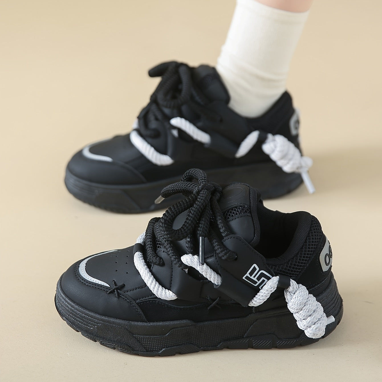 New Casual And Fashionable Women's Shoes, Outdoor Breathable Sports Shoes, Lace Up Trendy Board Shoes