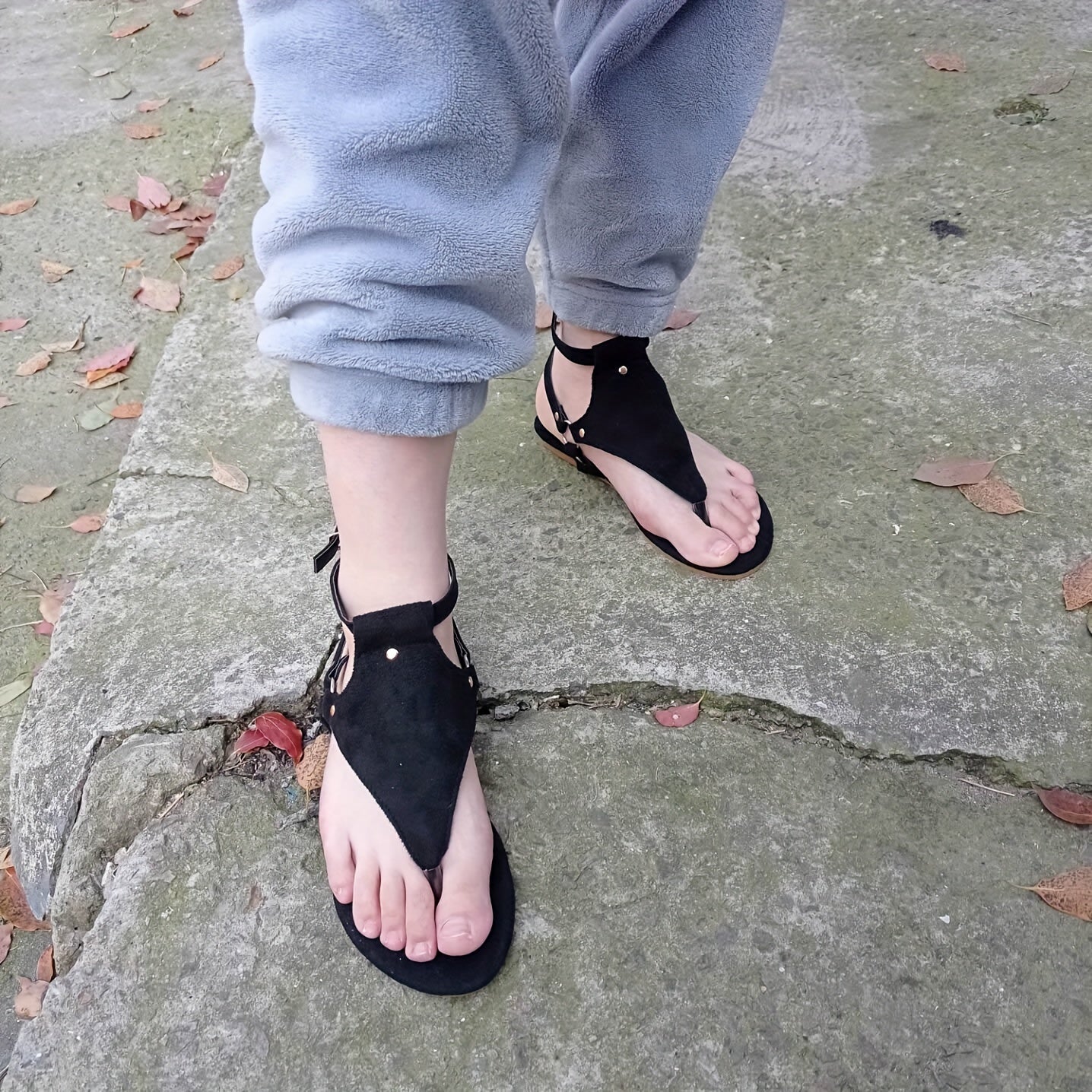 Summer New Type Feet Clip Toe Flat Shoes Women'S Shoes with One Line Buckle Strap Women'S Flat Heel Sandals Student Shoes Beach Shoes Sandals