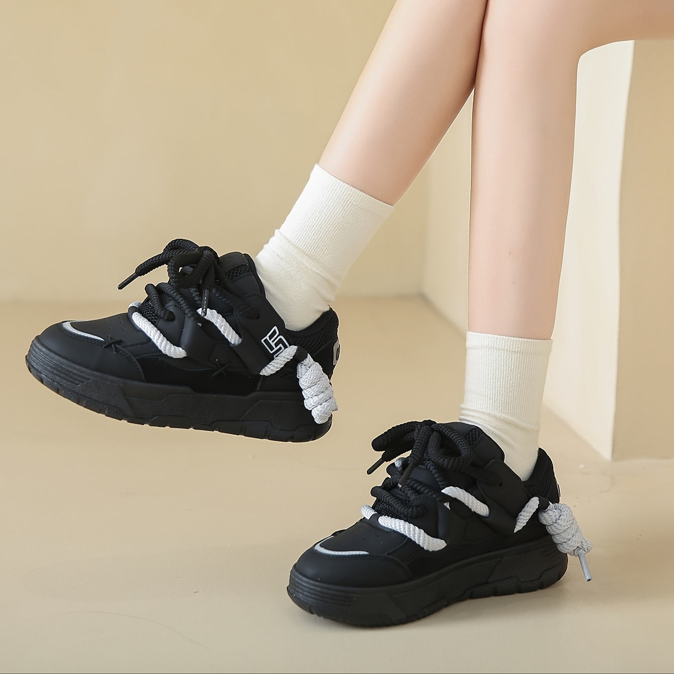 New Casual And Fashionable Women's Shoes, Outdoor Breathable Sports Shoes, Lace Up Trendy Board Shoes