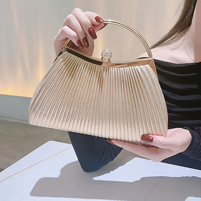 Elegant Evening Gown With A Touch Of Traditional Chinese Qipao, Accompanied By A Hand Clutch Embellished With A Unique Design Of Seashell Chain. This New Collection Of Banquet Handbags Is Perfect For Sophisticated Ladies.