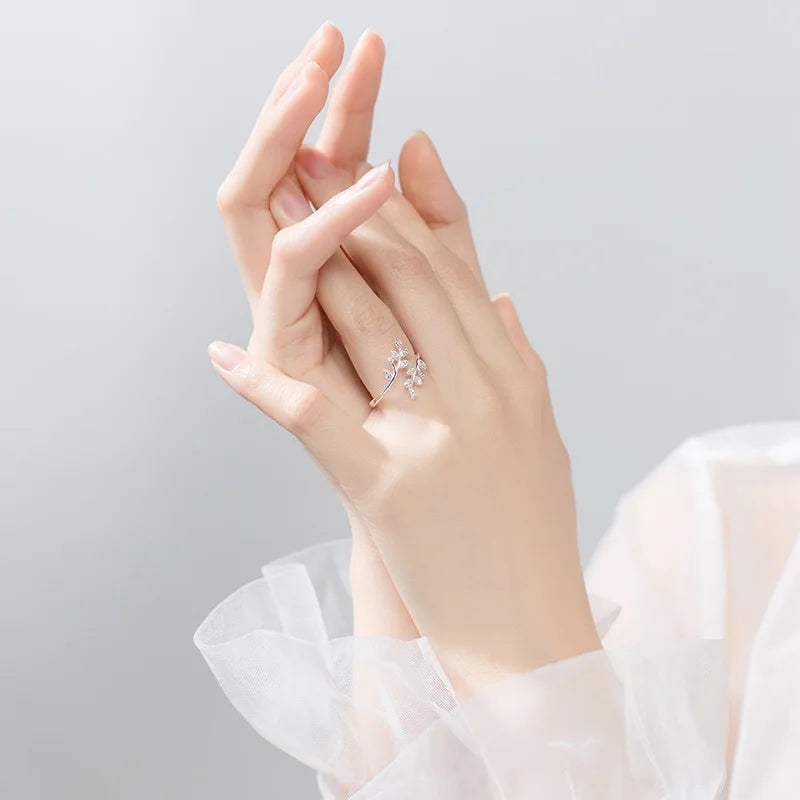 Romantic Love Hug Hand Rings Creative Love Forever Open Finger Rings Adjustable Exquisite Jewelry Ring For Women Party Gift