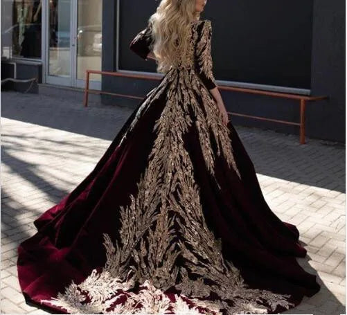Customize Dubai Arabic Ball Gown Velvet Evening Dress Lace Appliqued Celebrity V Neck Long Sleeve Evening Gowns Formal Dress