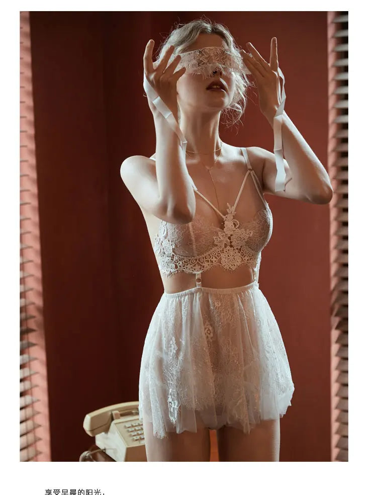 Women Sleep Wear Backless Night Gowns with Thong Sets V-neck Lace Sexy Young Girl Stripe Design Black White Red New