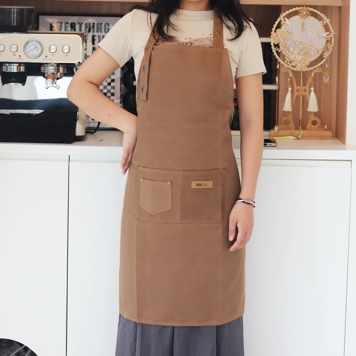 Fashion Kitchen Aprons Adjustable Bib Apron with Pockets Cooking Aprons Restaurant Chef Work Waterproof Anti-oil Stain Apron