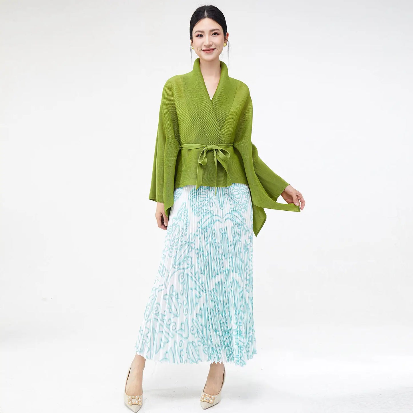 2025 Two piece women's elegant casual top and skirt Two piece women's pleated dress