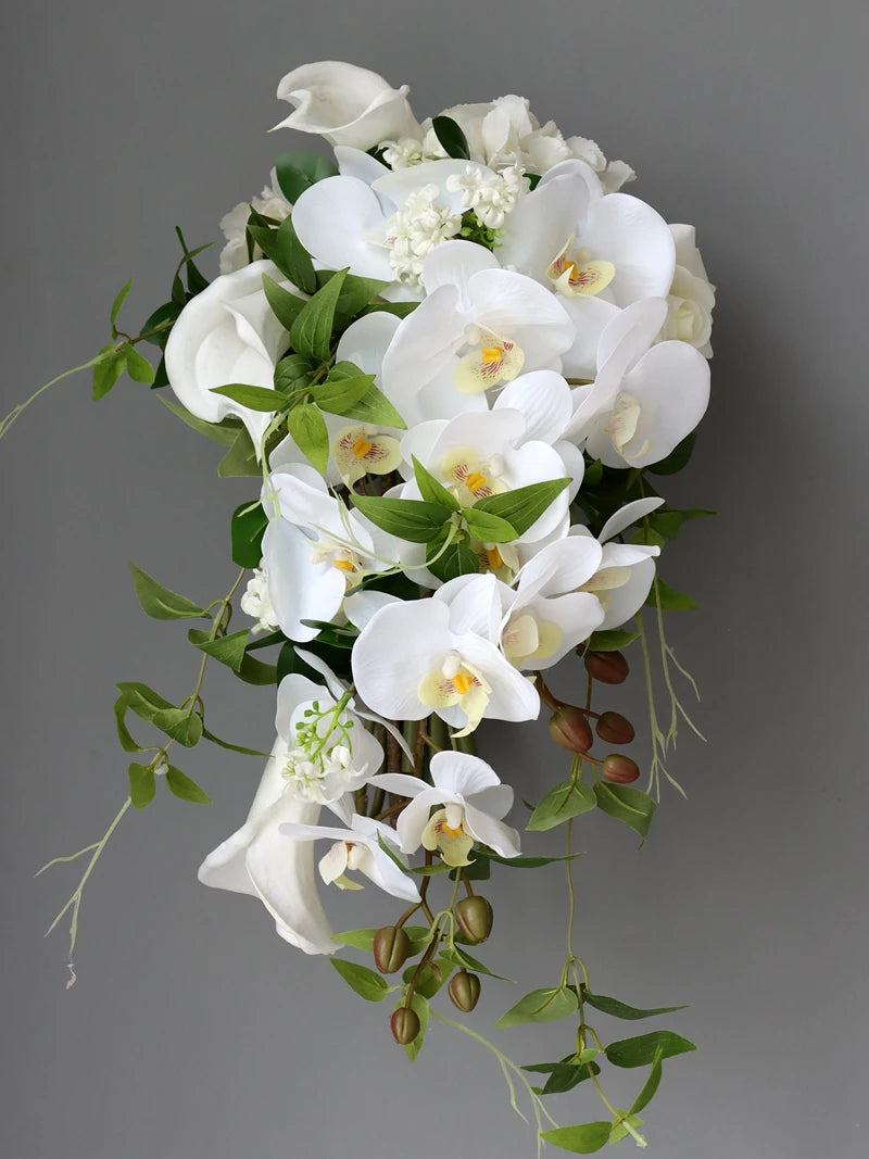 white  calla bridallilies holding flowers wedding bride holding flower calla lilies roses water drops holding bouquet