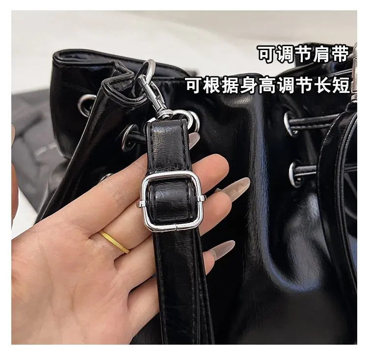 Women's Hand Bag With Elegant Classic Style And Premium Leather Featuring Trendy Design For Commute