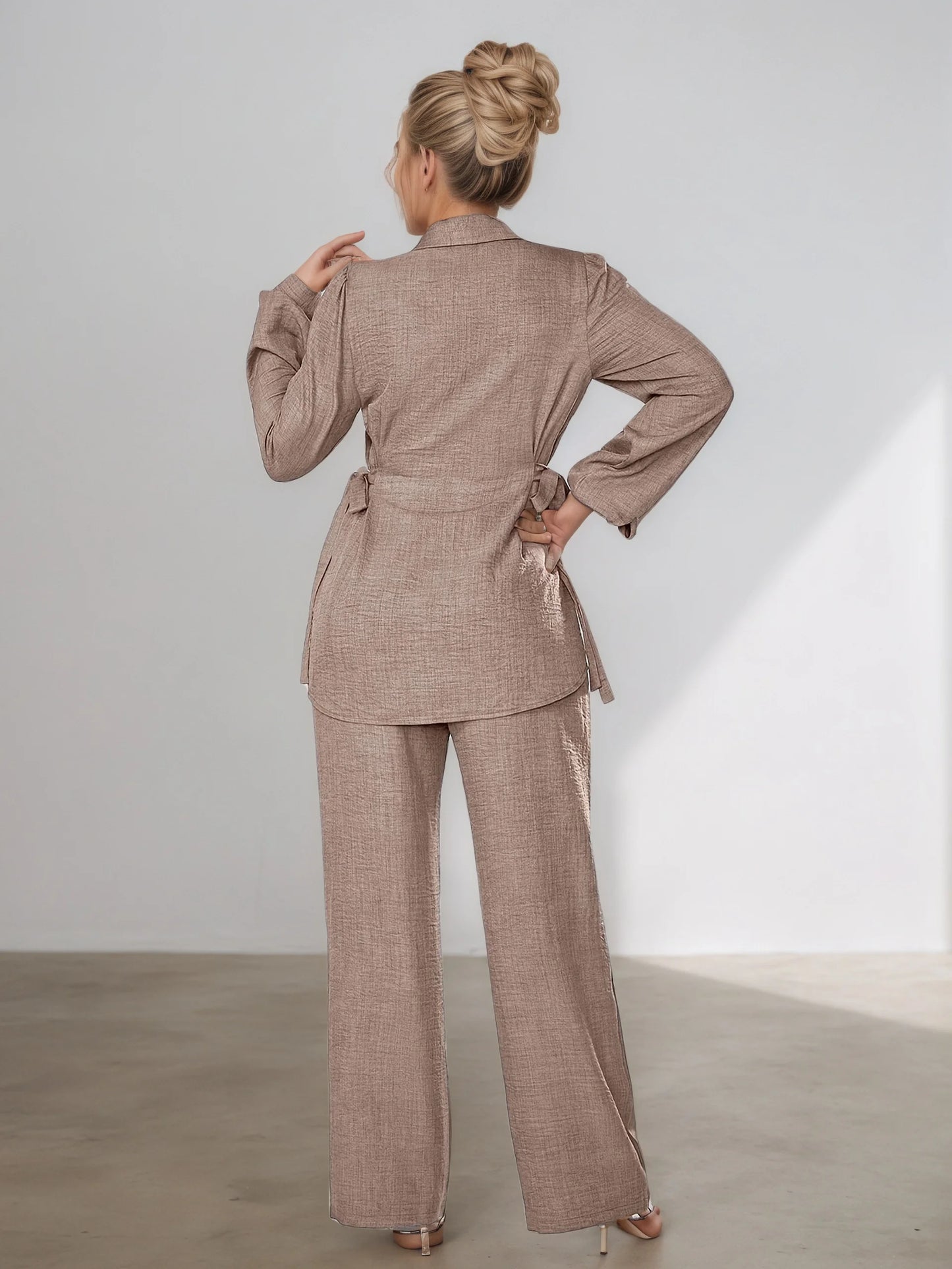 A large-sized women's suit elegant and casual long-sleeved top and loose pants and a loose fit for commuting and office work