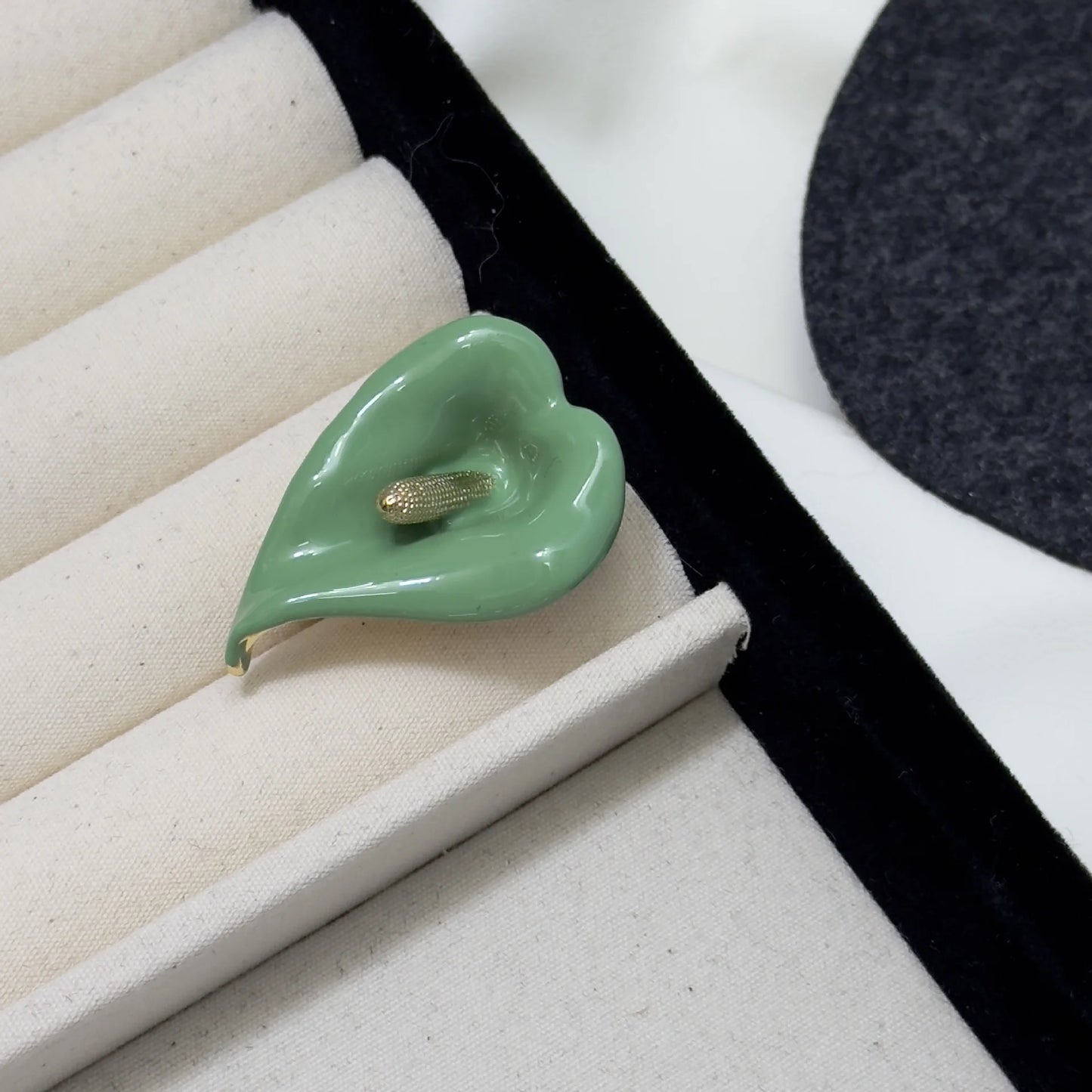 Metal enamel oil-dropped ring