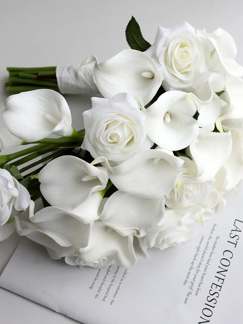 white  calla bridallilies holding flowers wedding bride holding flower calla lilies roses water drops holding bouquet