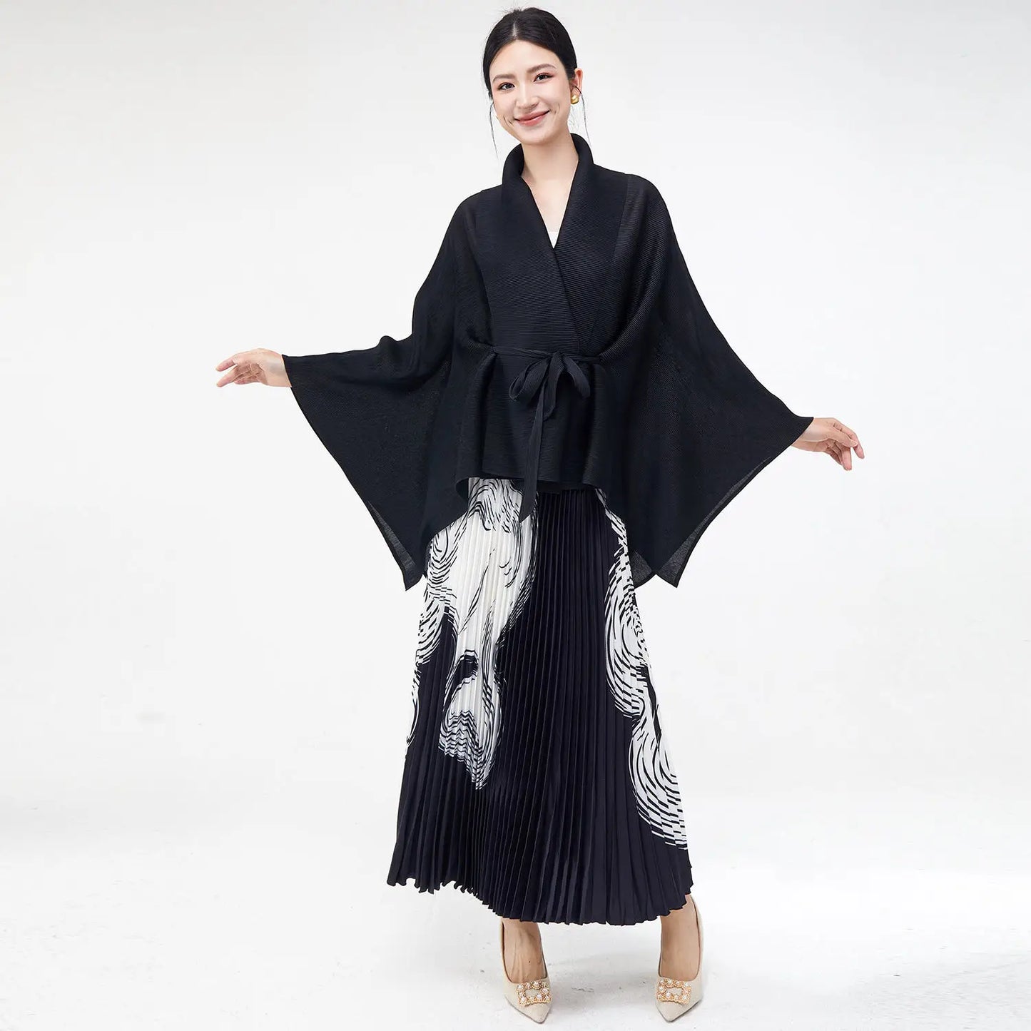 2025 Two piece women's elegant casual top and skirt Two piece women's pleated dress