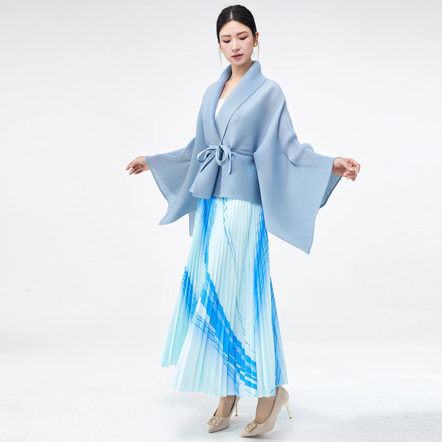 2025 Two piece women's elegant casual top and skirt Two piece women's pleated dress