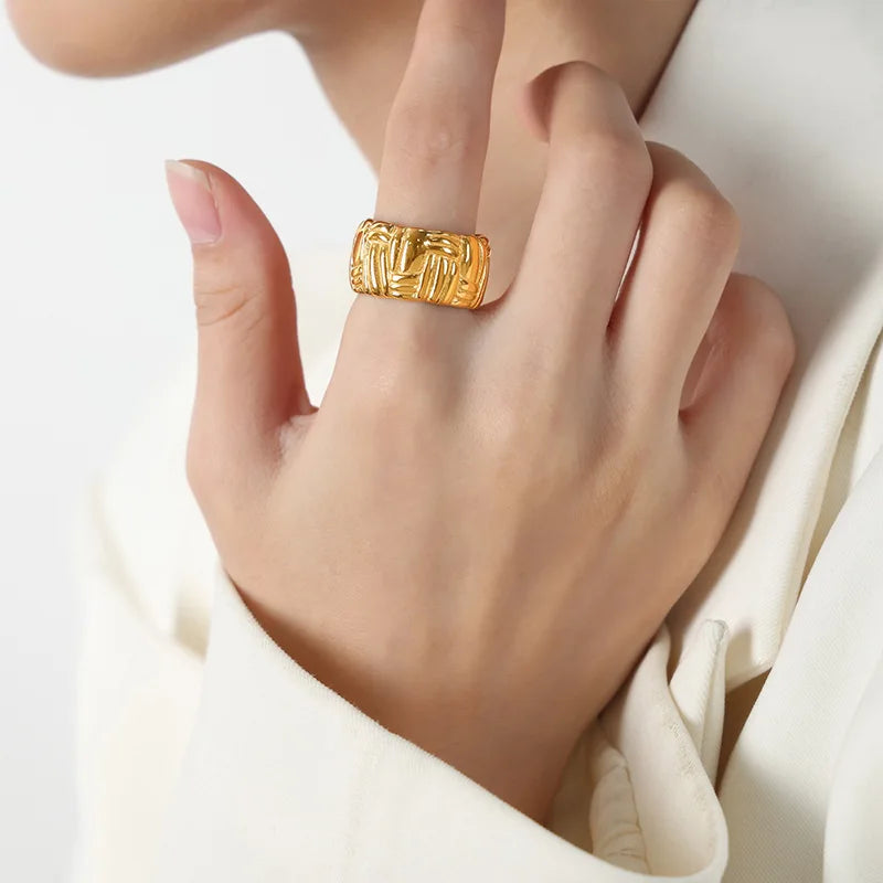 Modern Stainless Steel Round Ring for women PunkIrregular Ring 18K Gold Plated Jewelry Female Luxury Accessory Wholesale