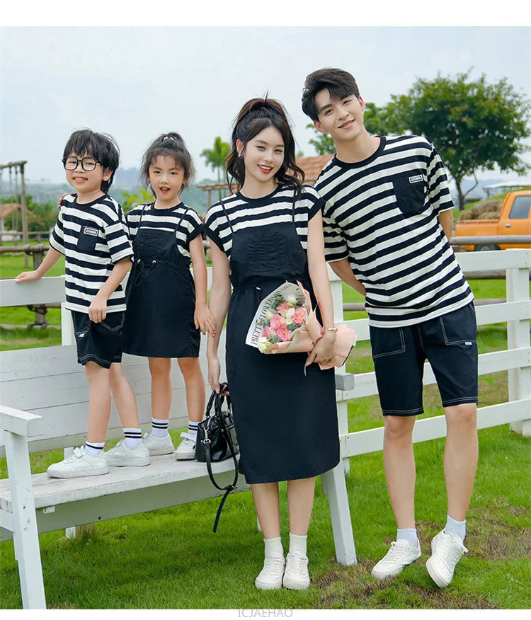 Dress 2025 Woman Family Couple Matching Clothes Parent-child Mom Daughter Dress Dad Son T Shirt Sibling Brother Sister Outfits