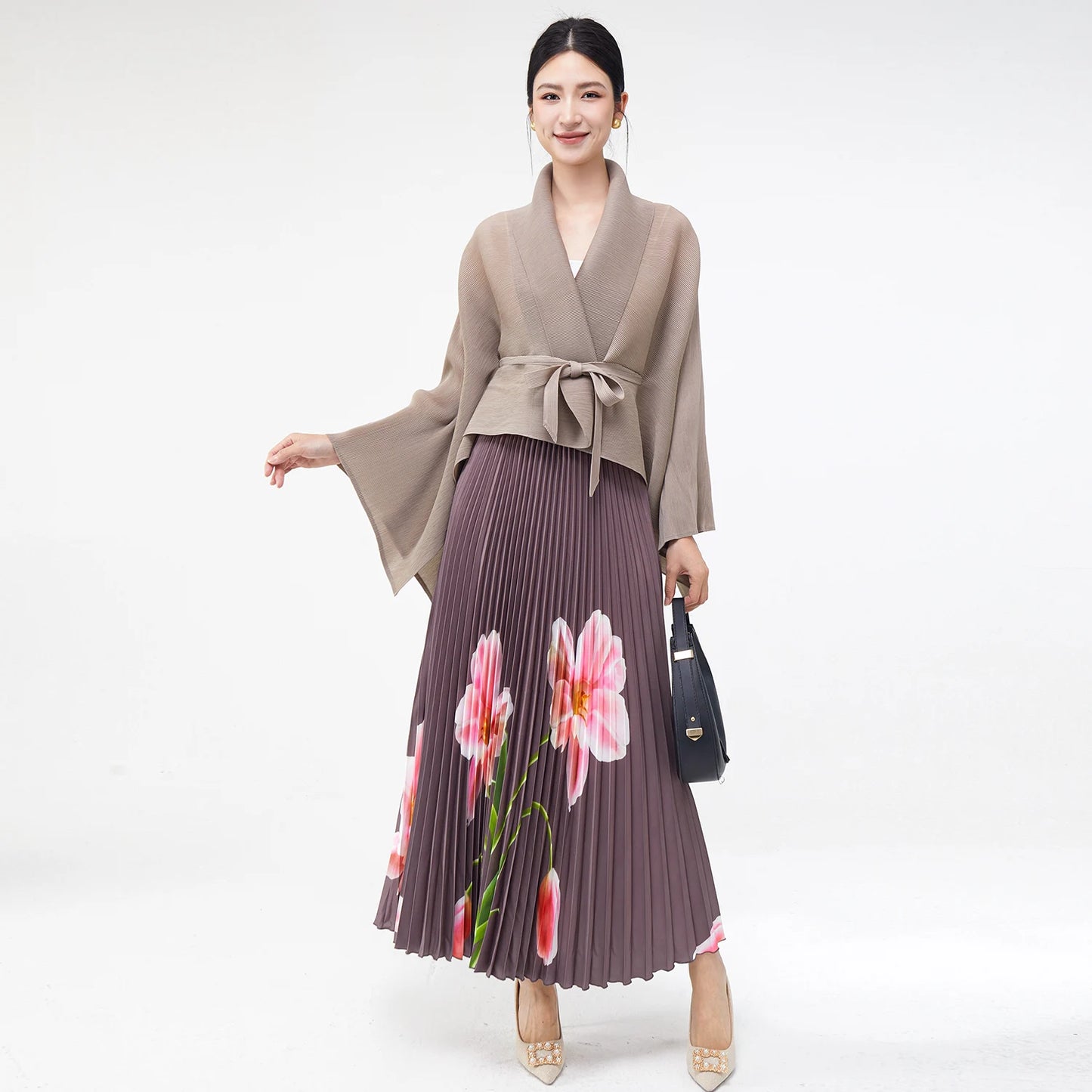 2025 Two piece women's elegant casual top and skirt Two piece women's pleated dress