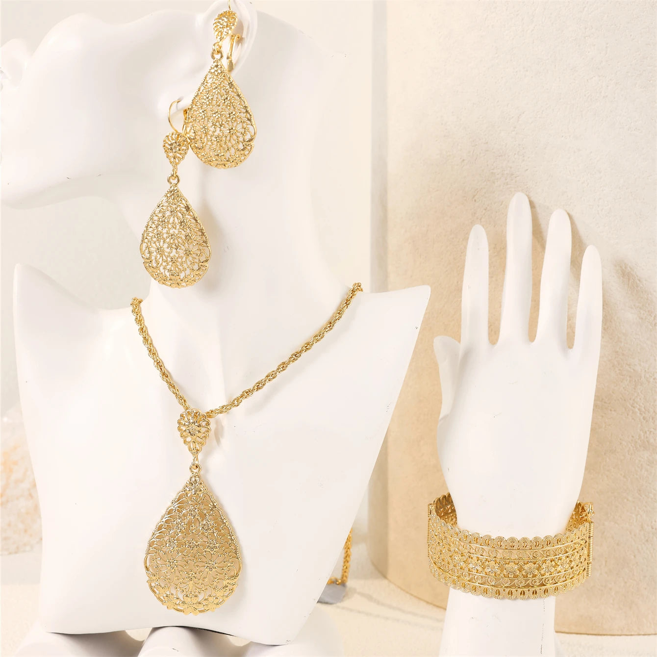 Luxury French vintage-style women's jewelry set, including necklace, earrings, and bracelet. An ideal holiday gift for women.