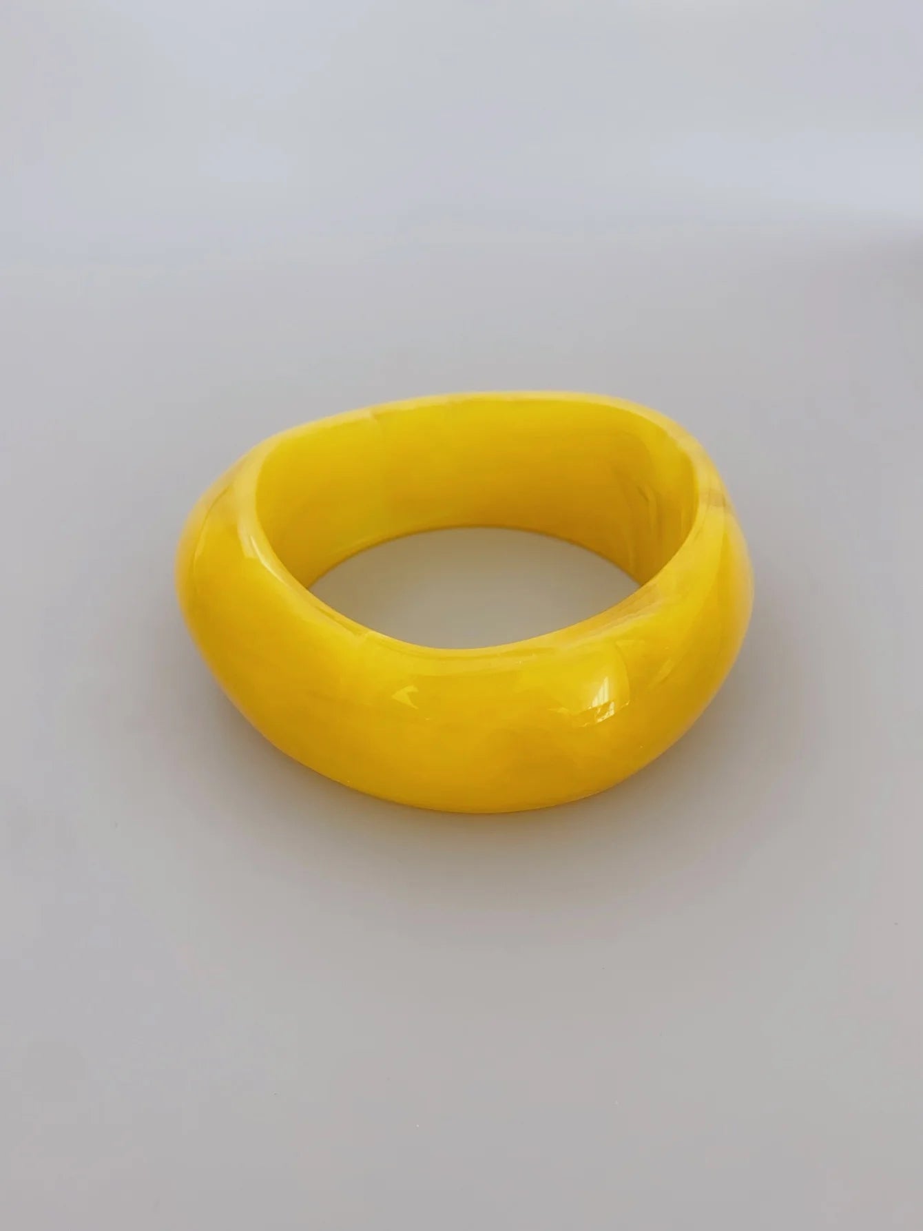 Colorful Acrylic Bangle Bracelet, Vibrant and Elegant Jewelry for Women