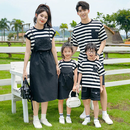 Dress 2025 Woman Family Couple Matching Clothes Parent-child Mom Daughter Dress Dad Son T Shirt Sibling Brother Sister Outfits
