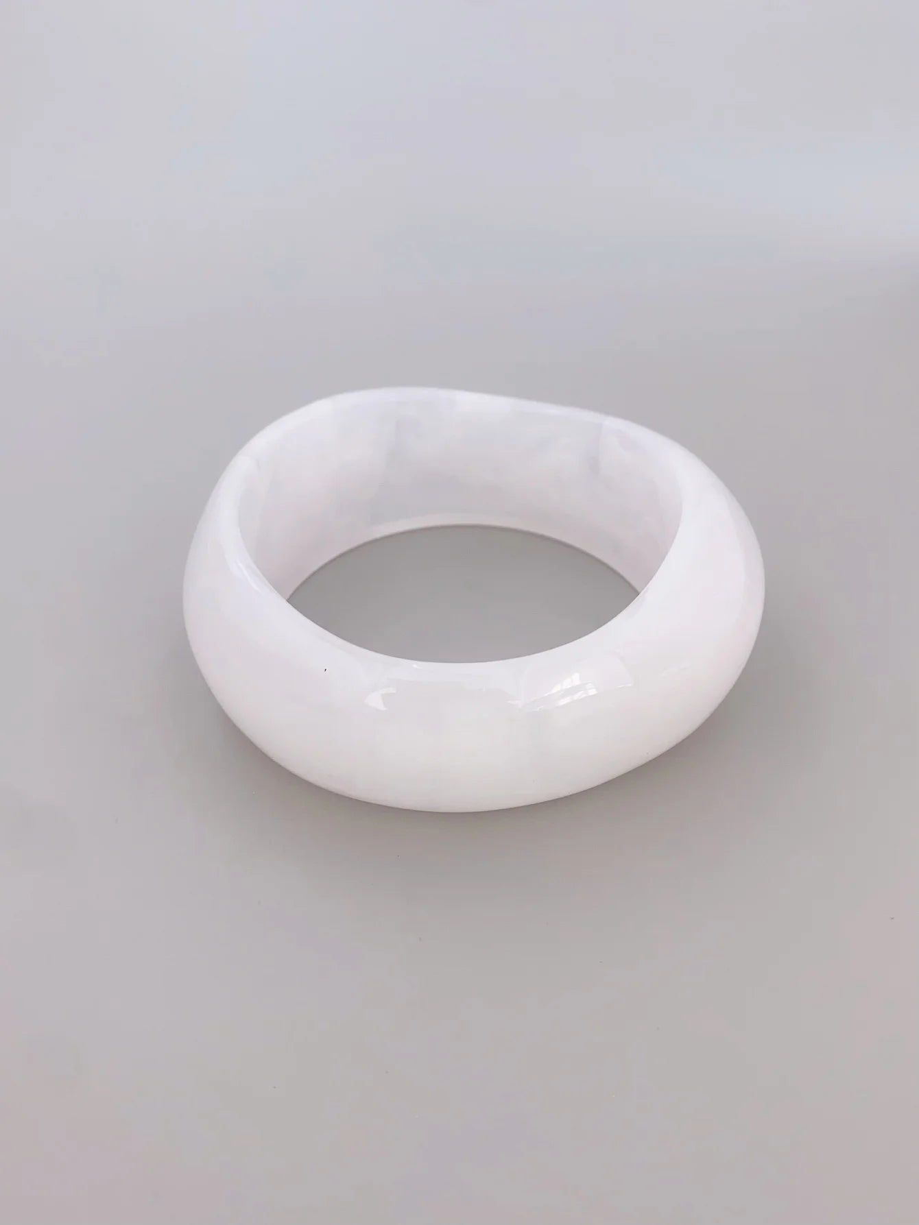 Colorful Acrylic Bangle Bracelet, Vibrant and Elegant Jewelry for Women