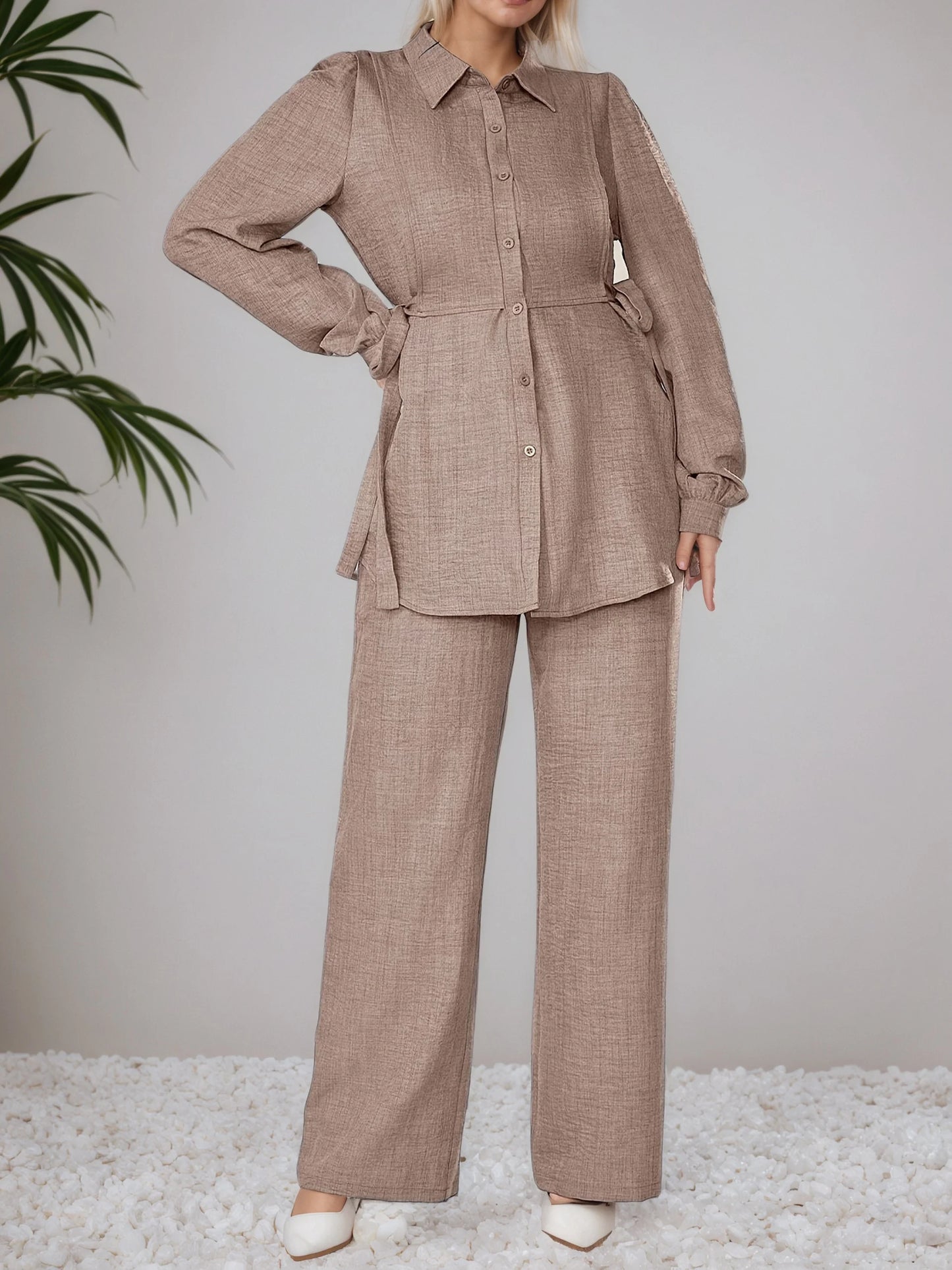 A large-sized women's suit elegant and casual long-sleeved top and loose pants and a loose fit for commuting and office work