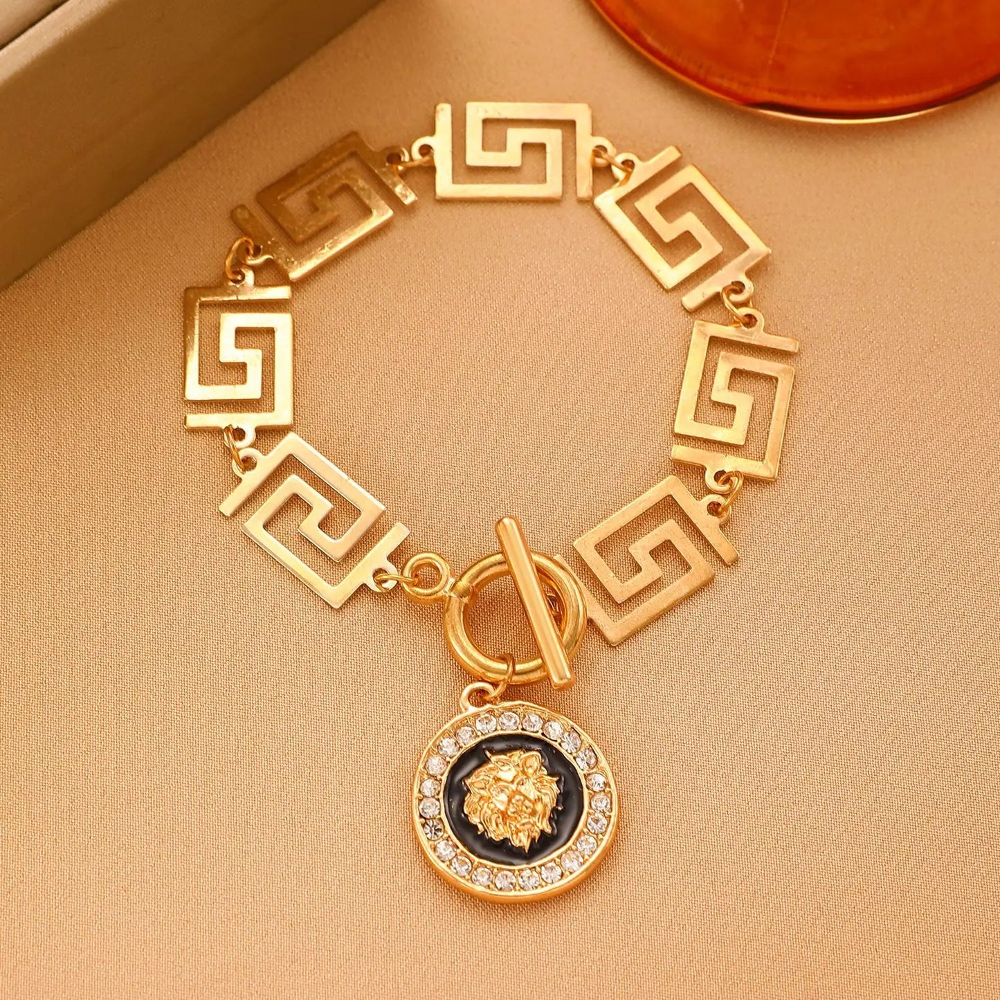 Vintage Royal Baroque Jewelry Set for Women Party Accessories Luxury Lion Head Crystal Crown Pendant Necklace Earrings Bracelet