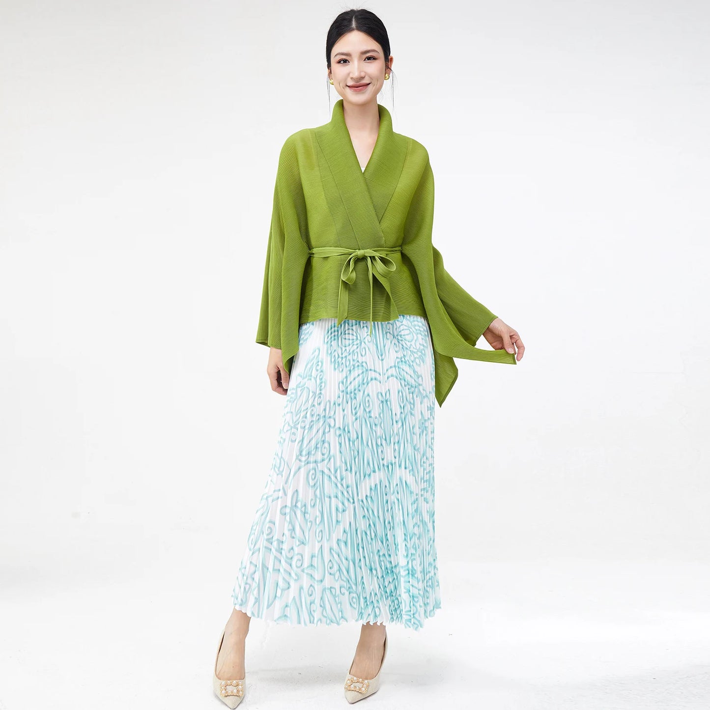 2025 Two piece women's elegant casual top and skirt Two piece women's pleated dress