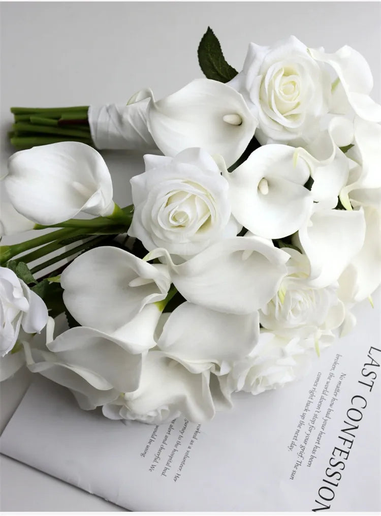 white  calla bridallilies holding flowers wedding bride holding flower calla lilies roses water drops holding bouquet