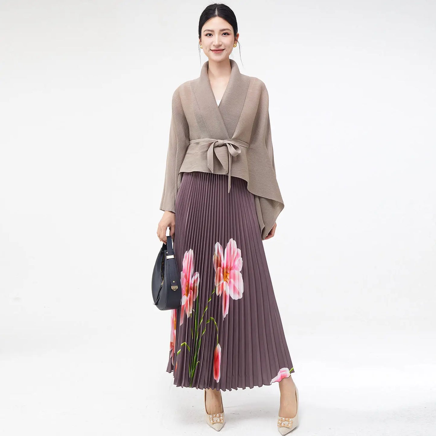 2025 Two piece women's elegant casual top and skirt Two piece women's pleated dress