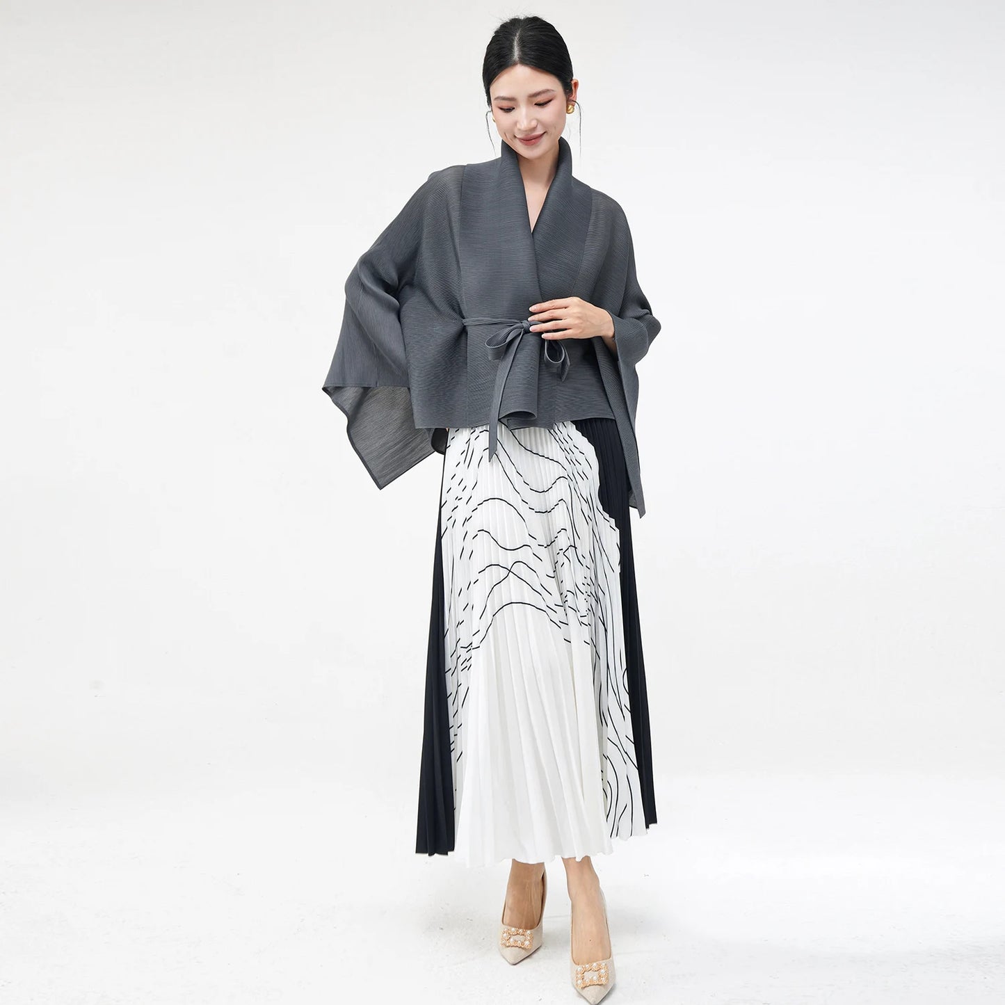 2025 Two piece women's elegant casual top and skirt Two piece women's pleated dress