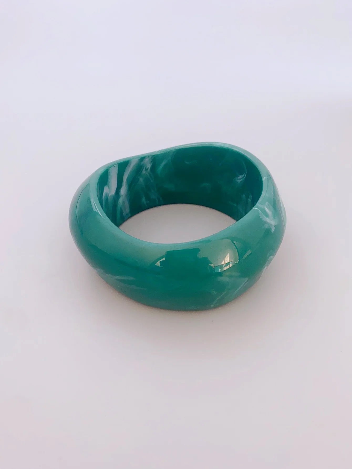 Colorful Acrylic Bangle Bracelet, Vibrant and Elegant Jewelry for Women