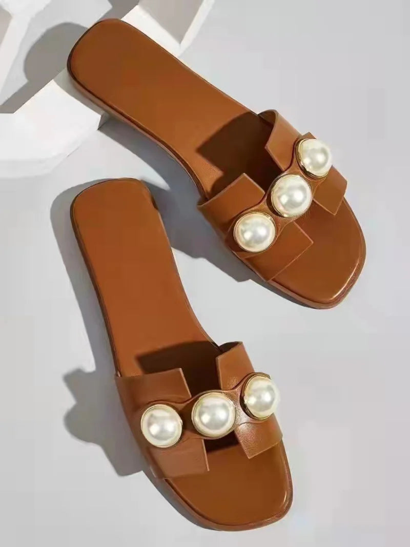 Slippers Women 2025 New Flat Slippers Party Shoes Fashion Pearl Sandals Slippers Roman Women Flip-Flops Casual Beach Shoes Trend