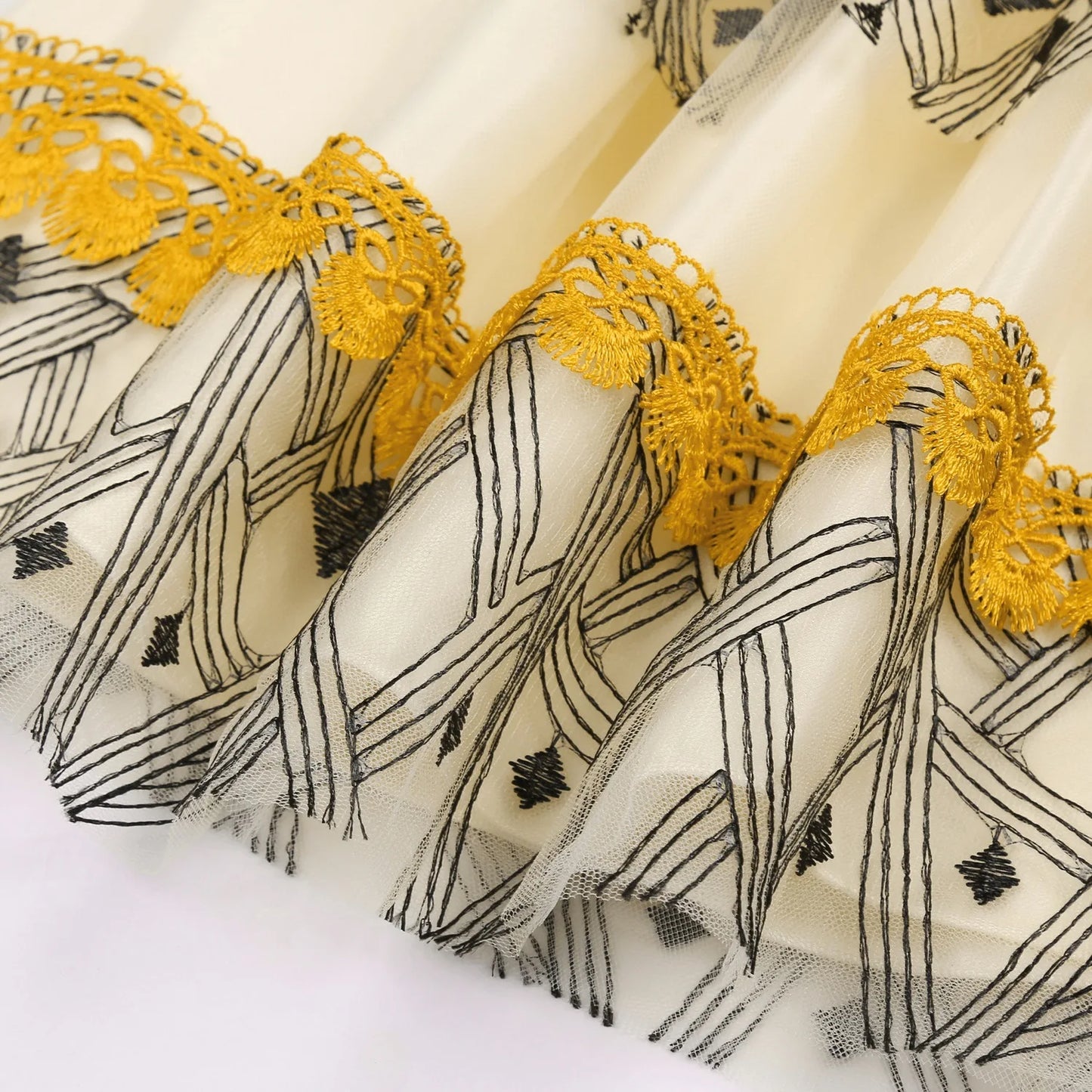 Girls Elegant Dresses Girls Princess Dress Flower Embroidery Luxury Gown Kids Piano Performance Dress Weddings Birthday Dress