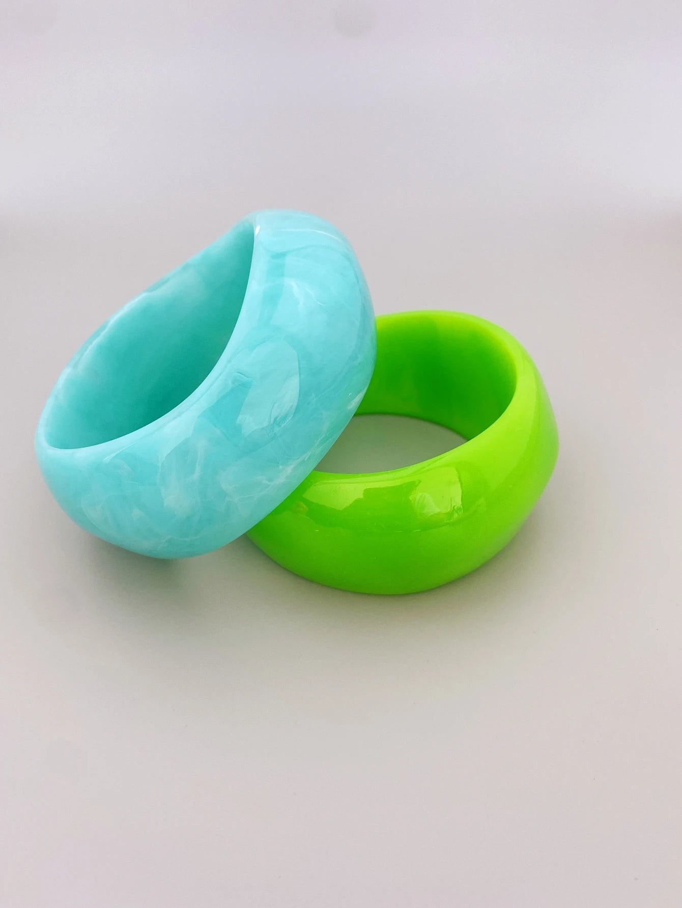 Colorful Acrylic Bangle Bracelet, Vibrant and Elegant Jewelry for Women
