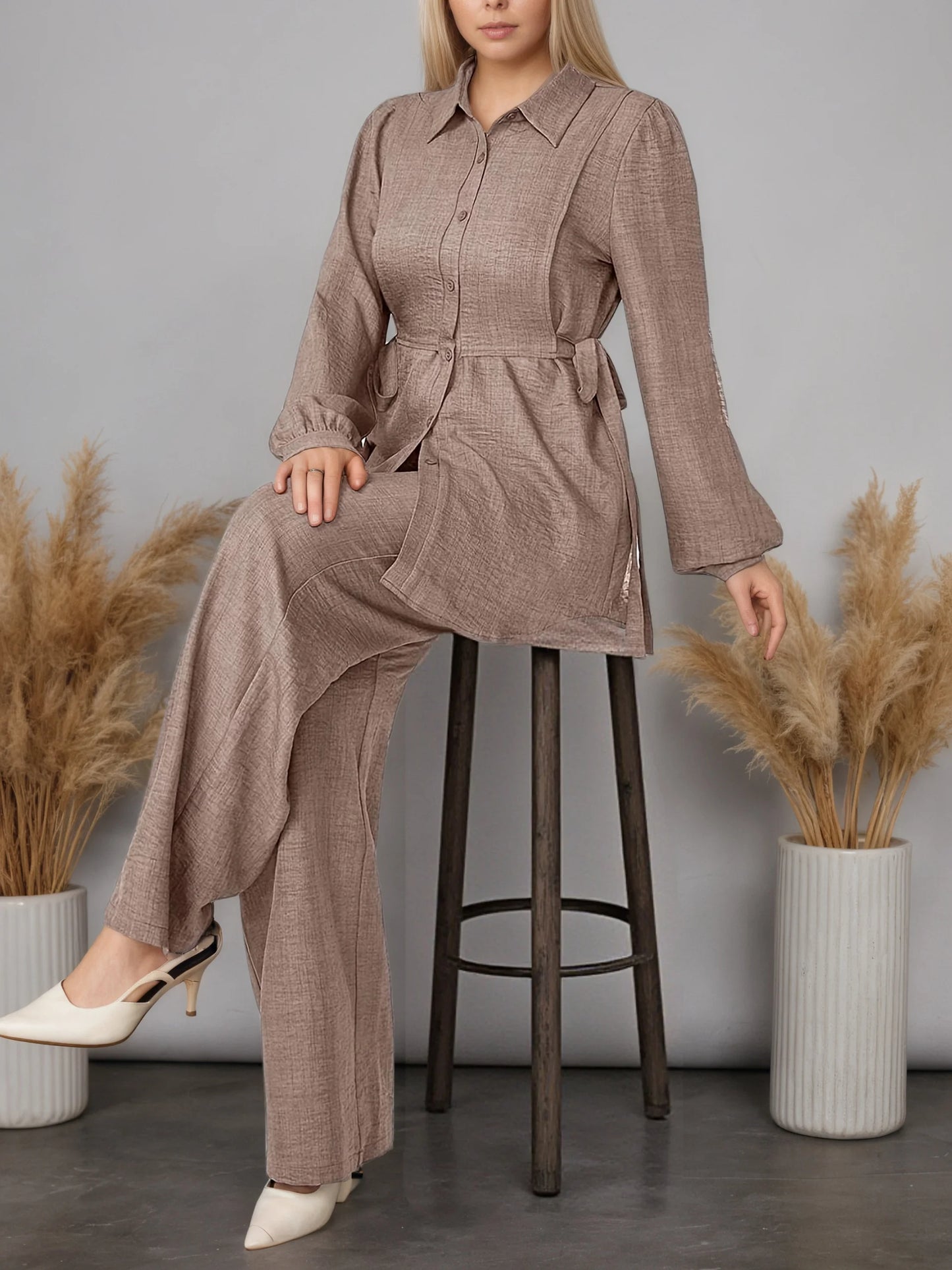 A large-sized women's suit elegant and casual long-sleeved top and loose pants and a loose fit for commuting and office work