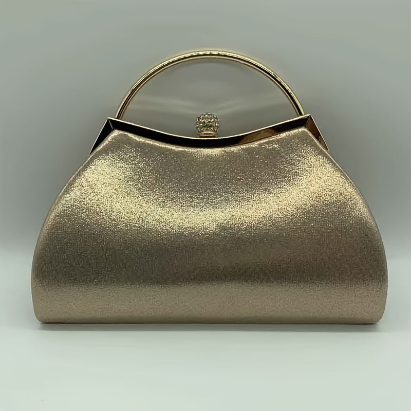 Elegant Evening Gown With A Touch Of Traditional Chinese Qipao, Accompanied By A Hand Clutch Embellished With A Unique Design Of Seashell Chain. This New Collection Of Banquet Handbags Is Perfect For Sophisticated Ladies.