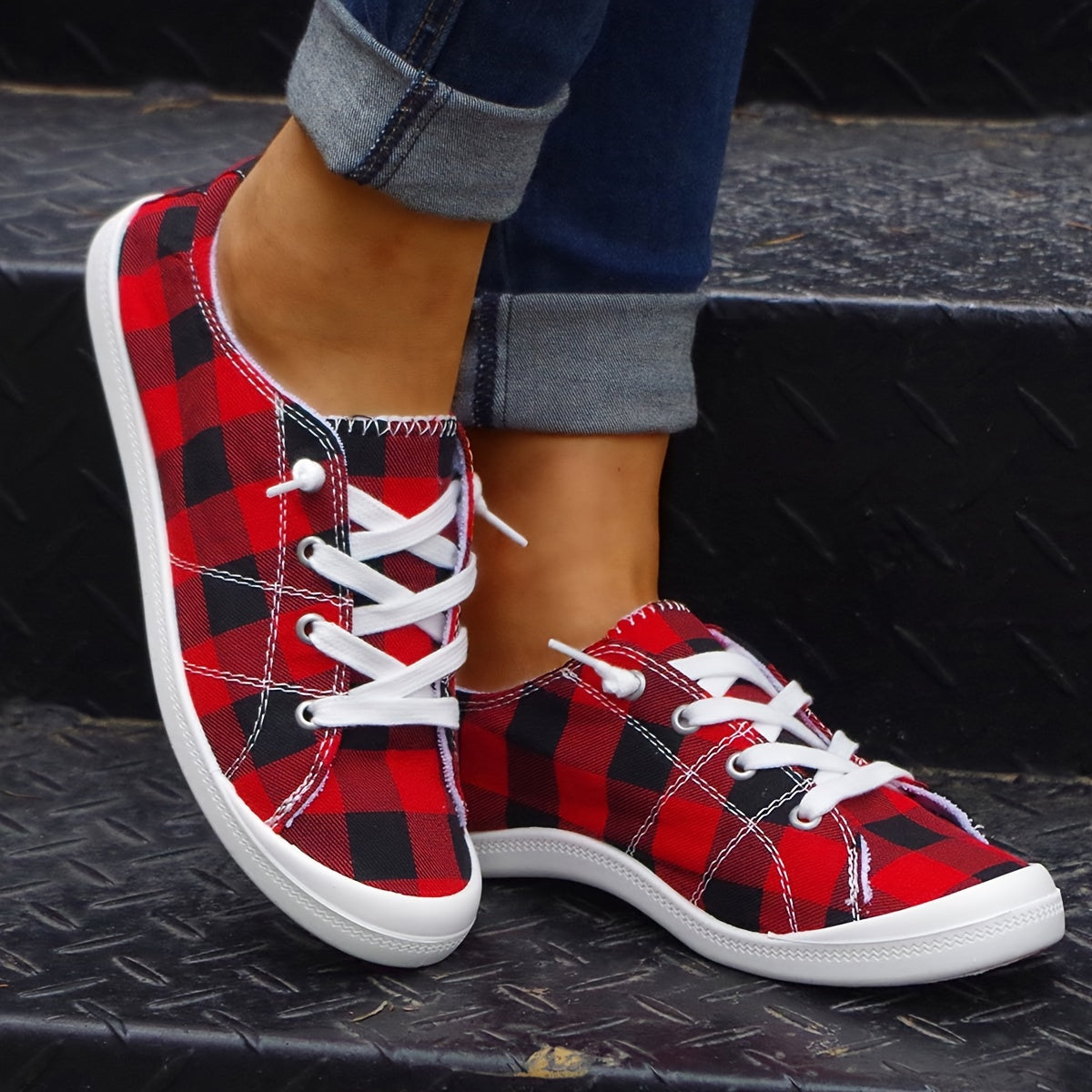 Women's Christmas New Red And Black Plaid Flat-soled Outdoor Skateboard Shoes, Lightweight Non-slip Comfortable Soft-soled Fashion Plaid Women's Shoes