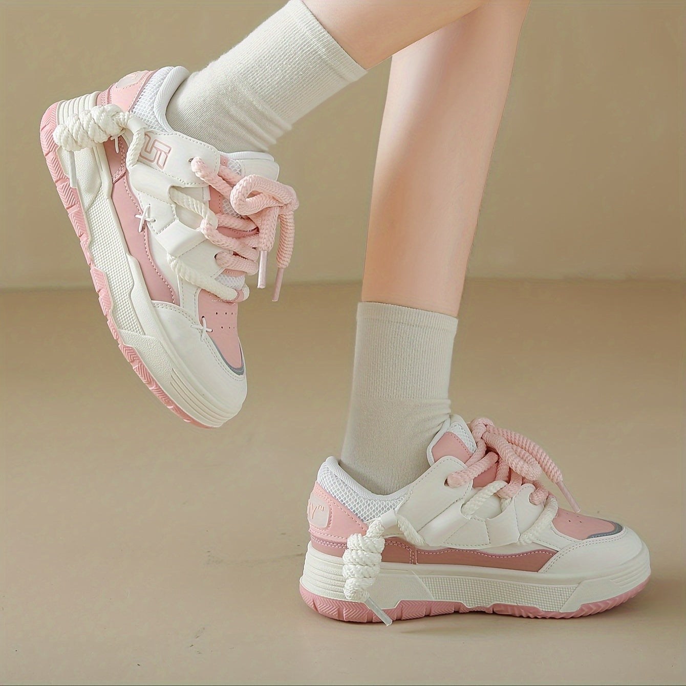 New Casual And Fashionable Women's Shoes, Outdoor Breathable Sports Shoes, Lace Up Trendy Board Shoes