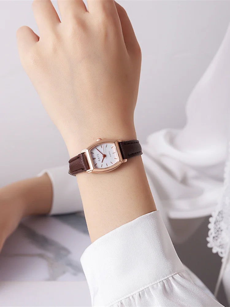 The new ladies' wristwatch features a simple and elegant style with a retro leather strap. It is a light luxury choice for gifts