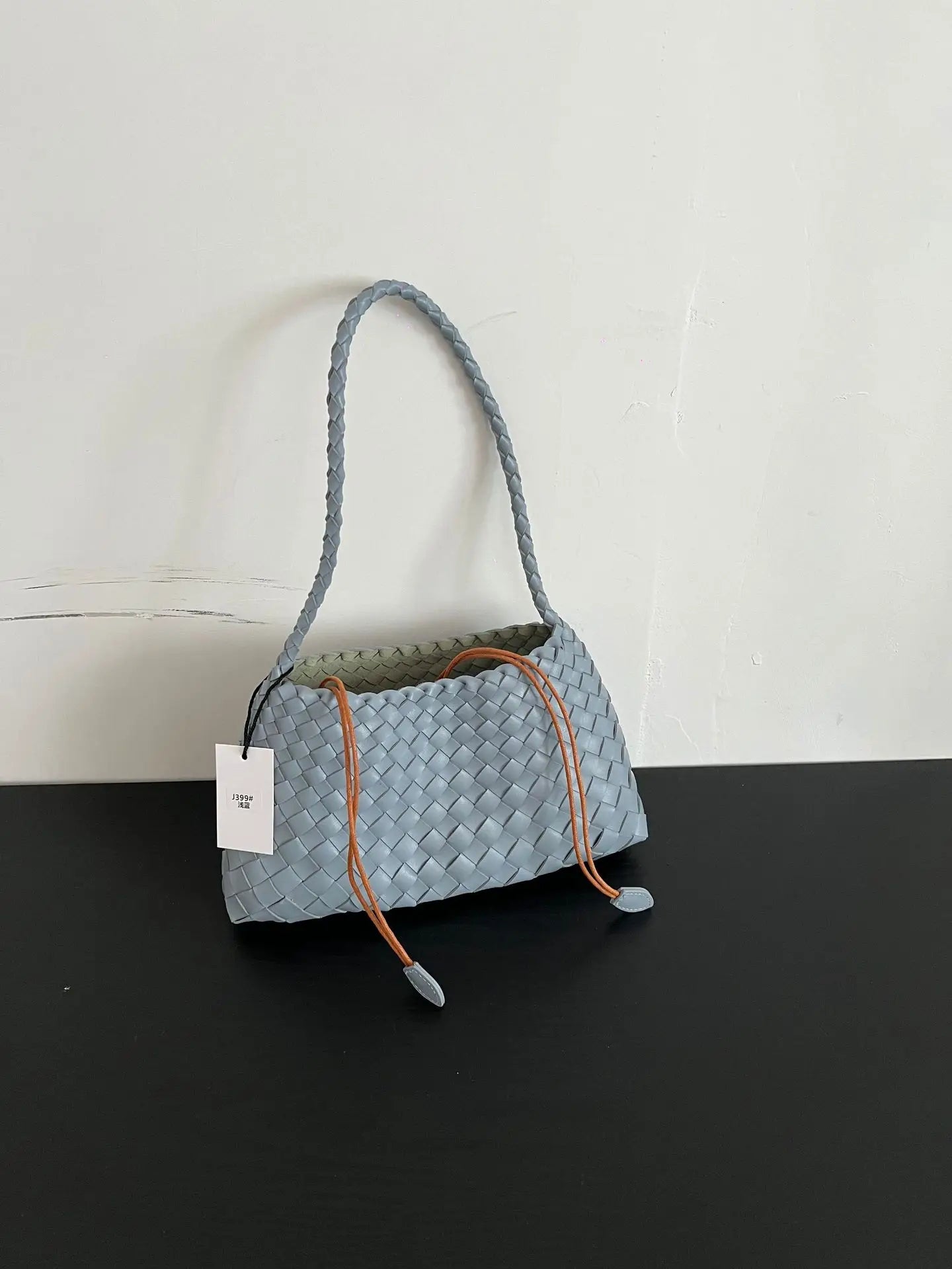 Hand woven armpit bag, women's new high-end and versatile retro handbag, single shoulder mother bag