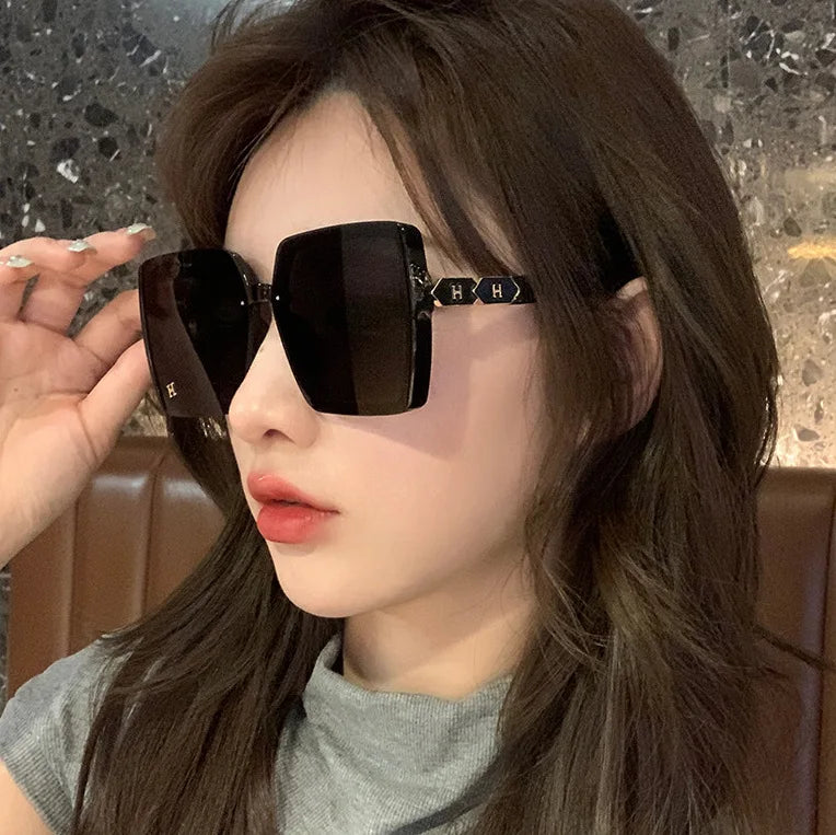 Women's Sunglasses Fashion Big Fram Personality Letter Solid Color Simple Popular Sunglasses Okulary Przeciwsłoneczne Damskie