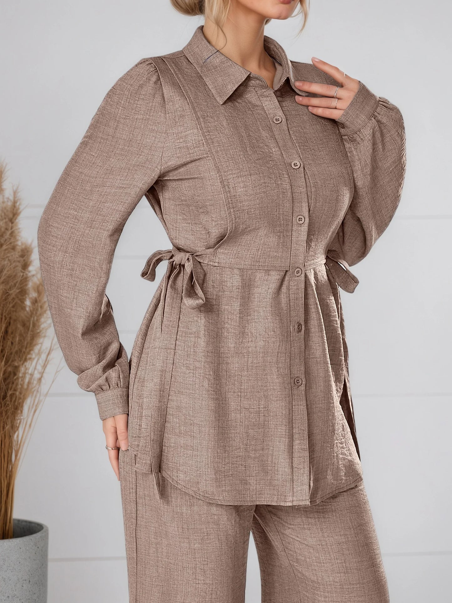 A large-sized women's suit elegant and casual long-sleeved top and loose pants and a loose fit for commuting and office work
