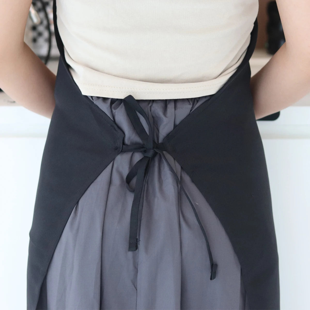 Fashion Kitchen Aprons Adjustable Bib Apron with Pockets Cooking Aprons Restaurant Chef Work Waterproof Anti-oil Stain Apron