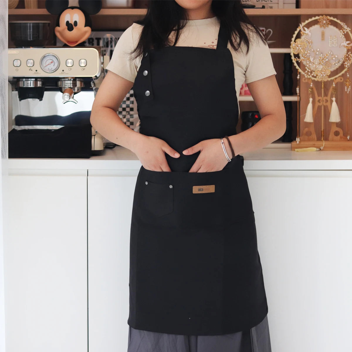 Fashion Kitchen Aprons Adjustable Bib Apron with Pockets Cooking Aprons Restaurant Chef Work Waterproof Anti-oil Stain Apron