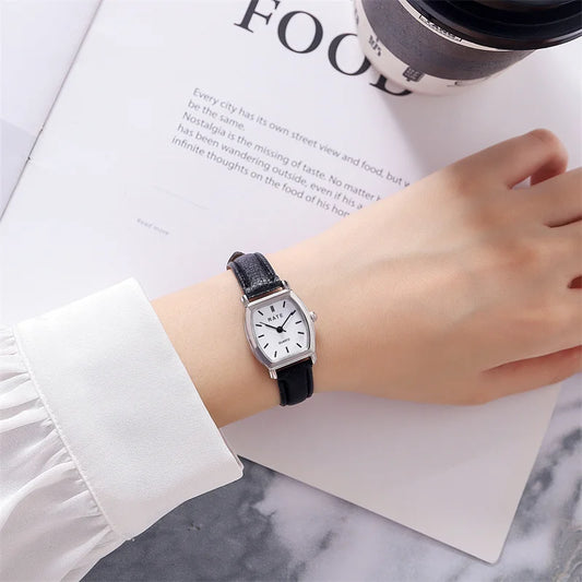 The new ladies' wristwatch features a simple and elegant style with a retro leather strap. It is a light luxury choice for gifts