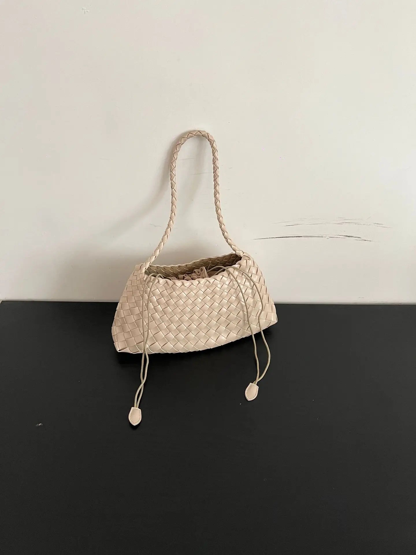 Hand woven armpit bag, women's new high-end and versatile retro handbag, single shoulder mother bag