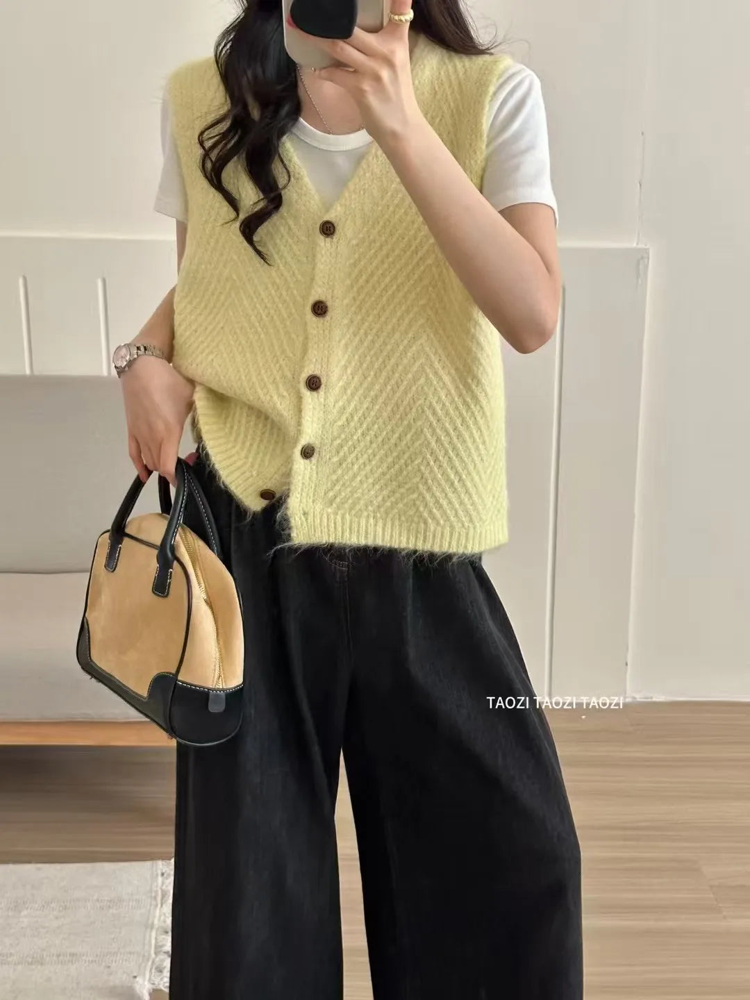 Sweater Vest For Women Autumn 2025 New Fashionable Korean Style V Neck Single Button Knitted Sweaters Vests Women Outwear Tops