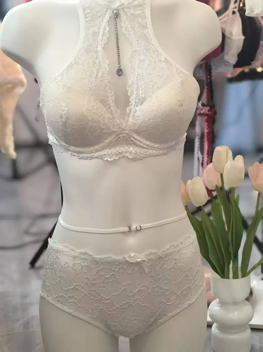 Comfortable Strapless Bra for Women French Design Neckline Support Push Up Padded Short Bra Everyday Wear Lace Trimmed MOYISU