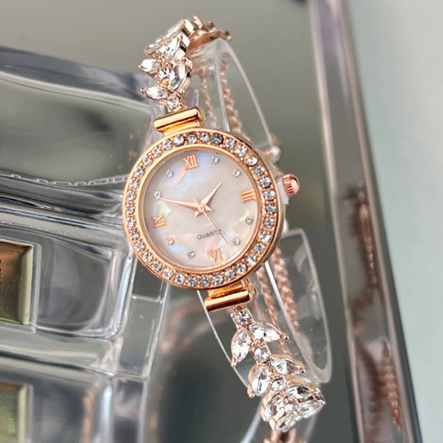 Women's Diamand Wristwatches Quartz Crystal Watch Free Adjustment Bracelet Watches for Brides Wedding Banquet Wearing