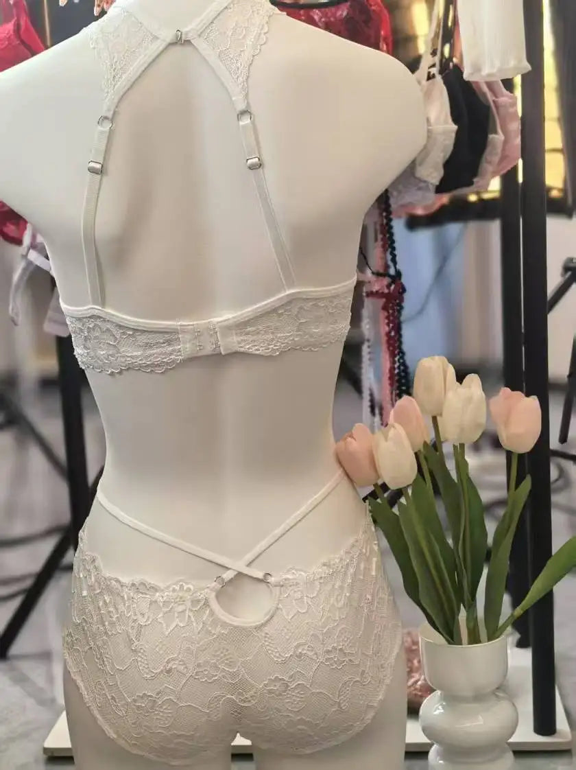 Comfortable Strapless Bra for Women French Design Neckline Support Push Up Padded Short Bra Everyday Wear Lace Trimmed MOYISU